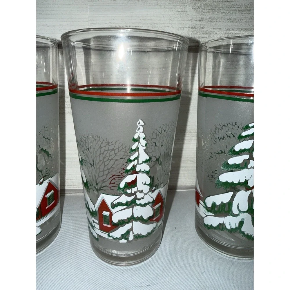 Set‎ of 4 Vintage Christmas Frosted  Snowy Village Glass Tumblers 6 in.